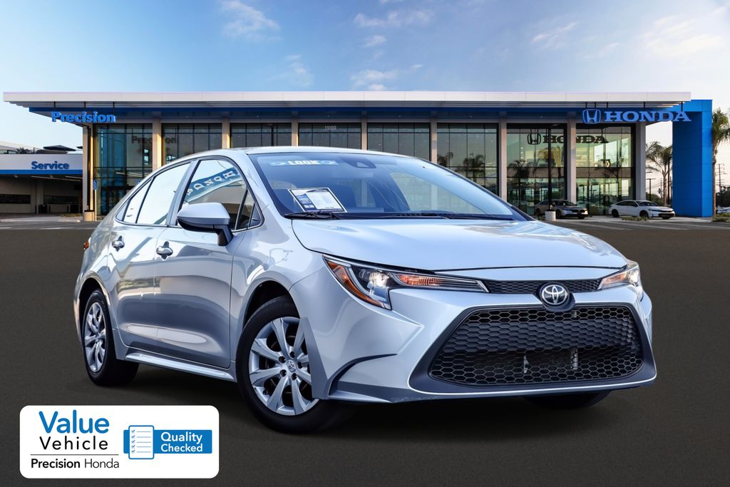 2021 Toyota Corolla LE's photo
