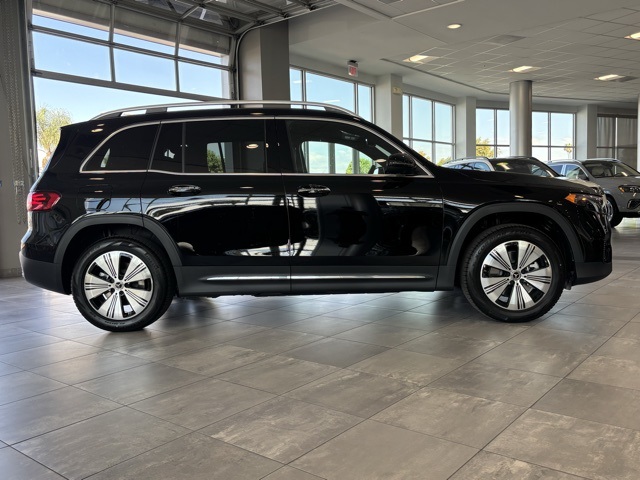 2025 Mercedes Benz EQB 300 4MATIC photo 2