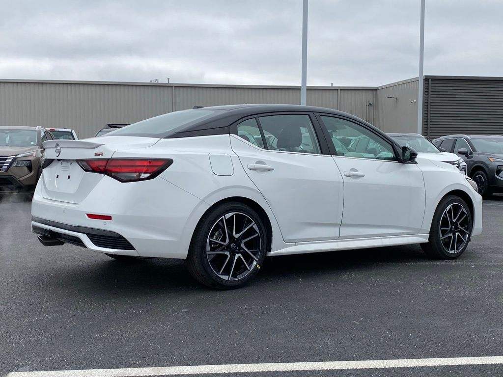 2025 Nissan Sentra SR photo 4