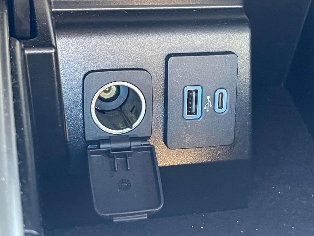 2022 Ford Explorer ST photo 25