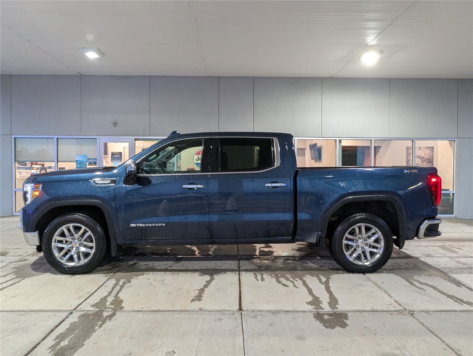 2021 Gmc Sierra 1500 SLT photo 2