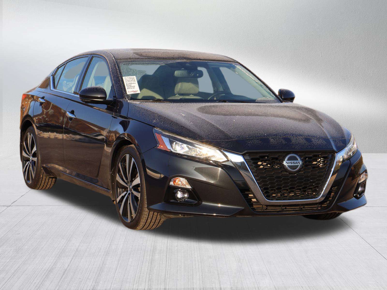 2020 Nissan Altima Platinum's photo