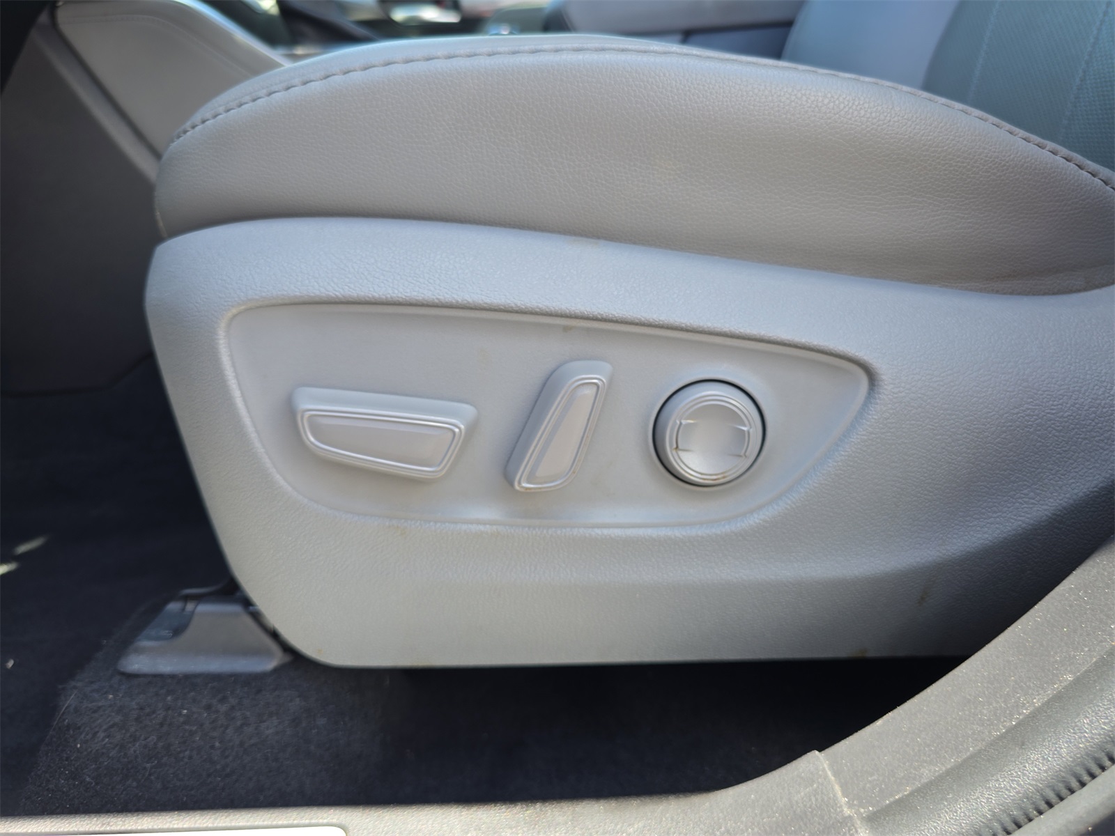 2022 Toyota Highlander Limited photo 14