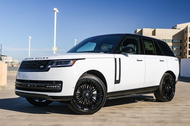 2025 Land Rover Range Rover SE's photo