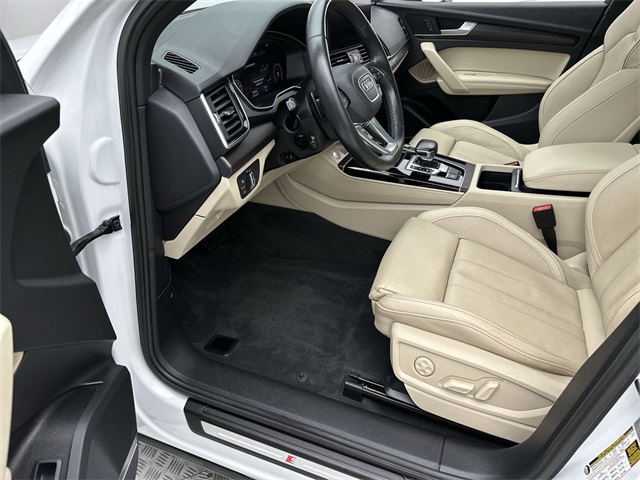 2022 Audi Q5 45 S line Premium photo 2