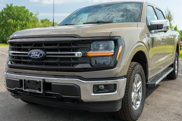 2025 Ford F-150 XLT photo 2