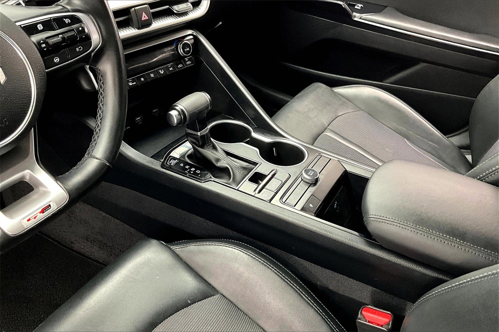 2022 Kia K5 GT-Line photo 14