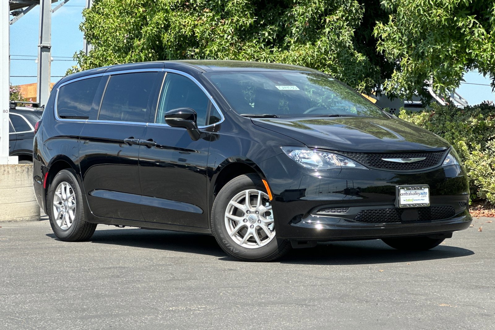 2025 Chrysler Voyager LX photo 2