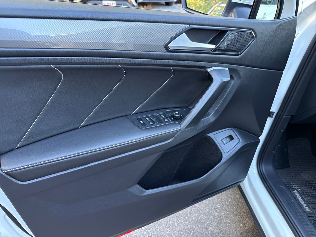 2024 Volkswagen Tiguan SE Wolfsburg Edition photo 4