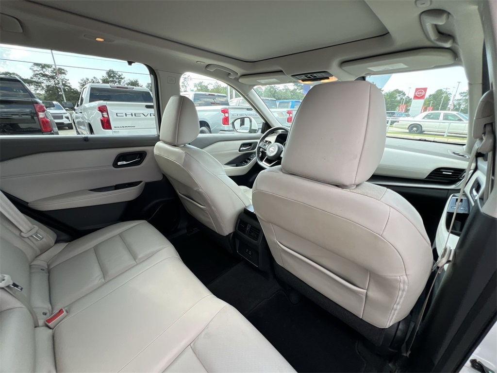 2022 Nissan Rogue SV photo 12