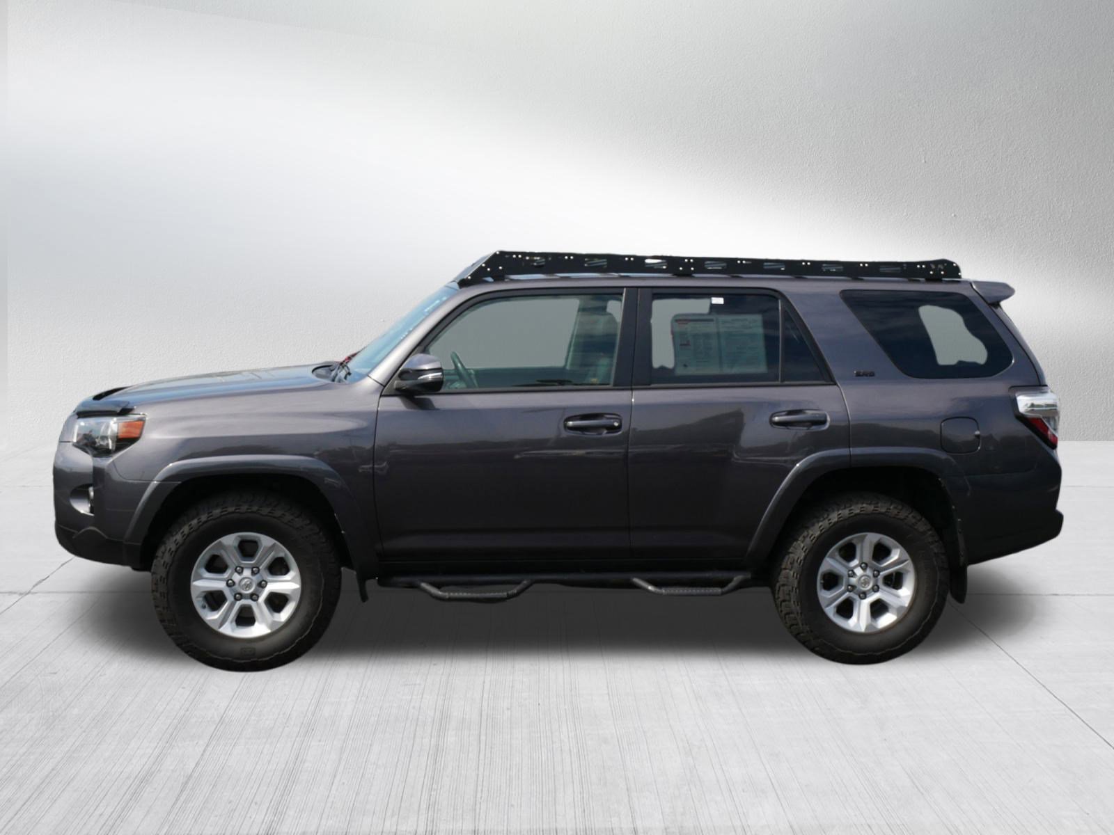 2018 Toyota 4Runner SR5 photo 3