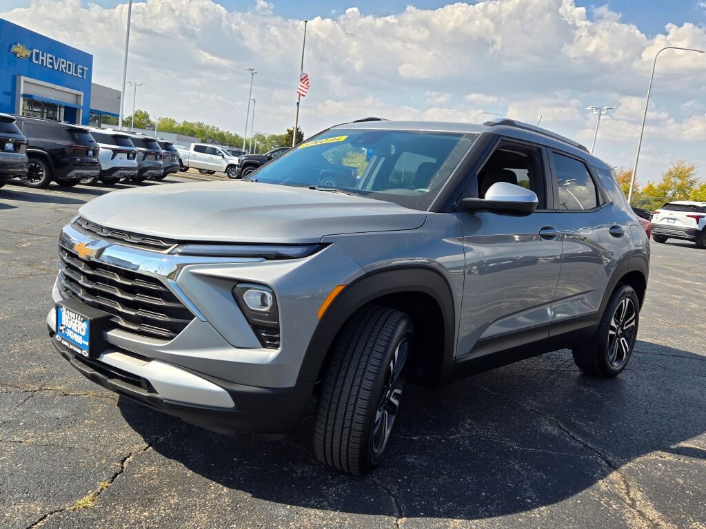 2025 Chevrolet Trailblazer LT photo 2