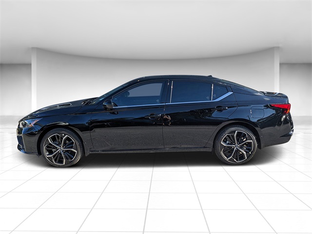 2025 Nissan Altima 2.5 SR photo 2