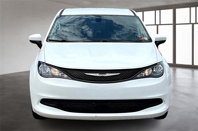 2022 Chrysler Voyager LX photo 4