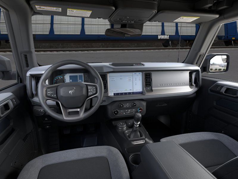 2025 Ford Bronco Base photo 6