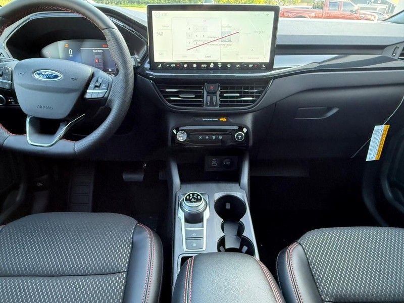 2025 Ford Escape ST-Line photo 7