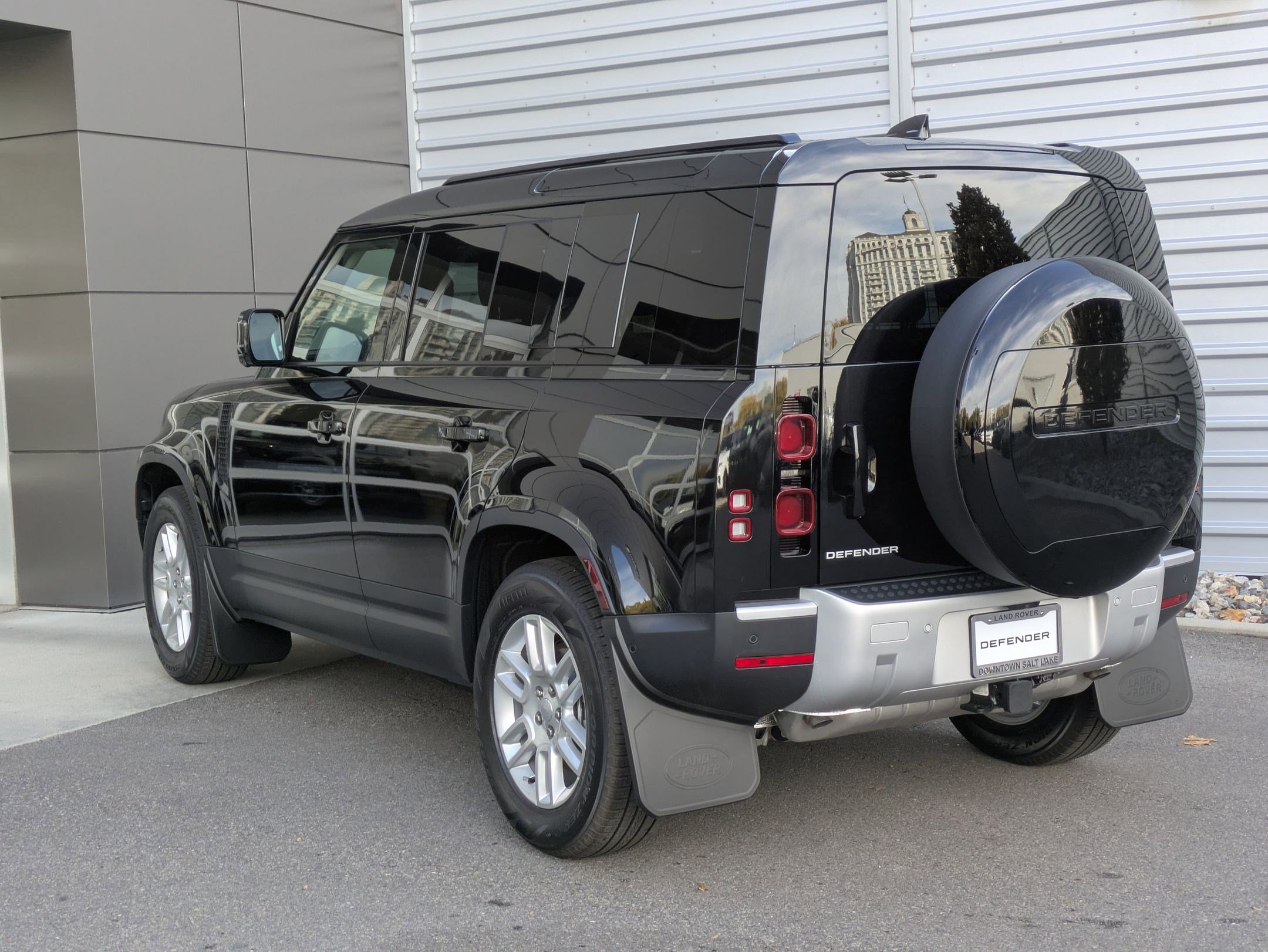 2025 Land Rover Defender 110 S photo 3