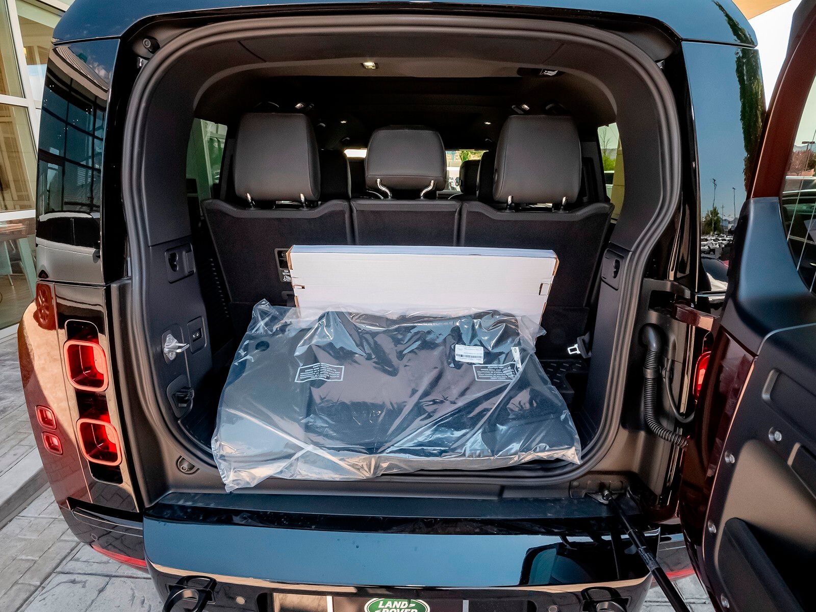 2024 Land Rover Defender 130 X-Dynamic SE photo 52