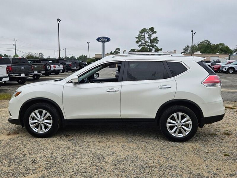 2016 Nissan Rogue SV photo 3
