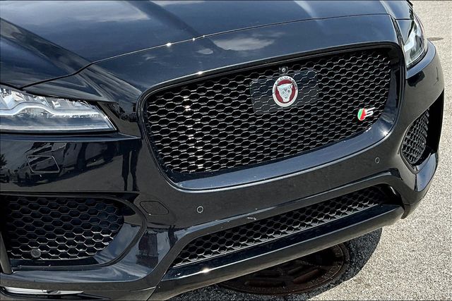 2019 Jaguar F-PACE S photo 21