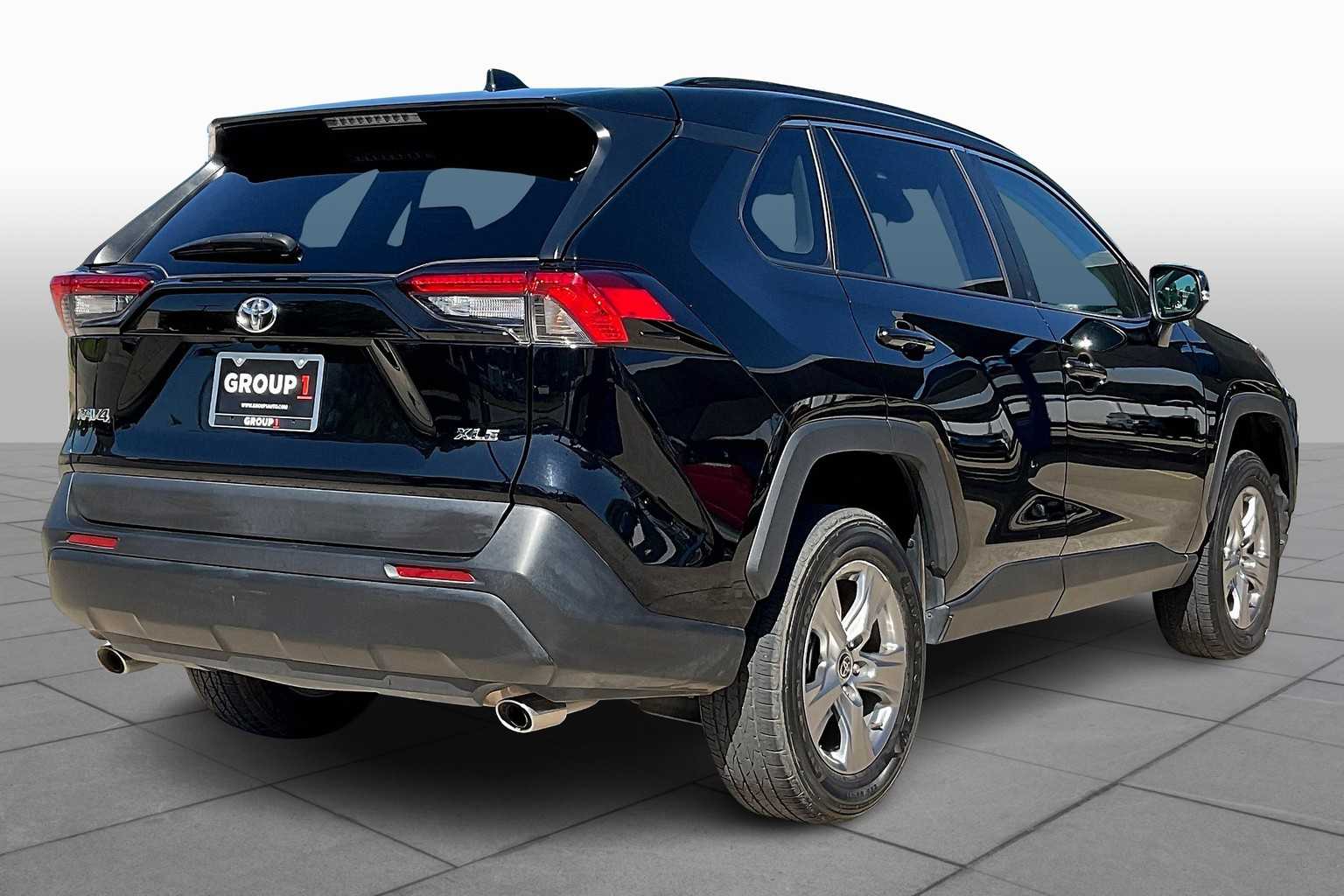 2024 Toyota RAV4 XLE photo 12