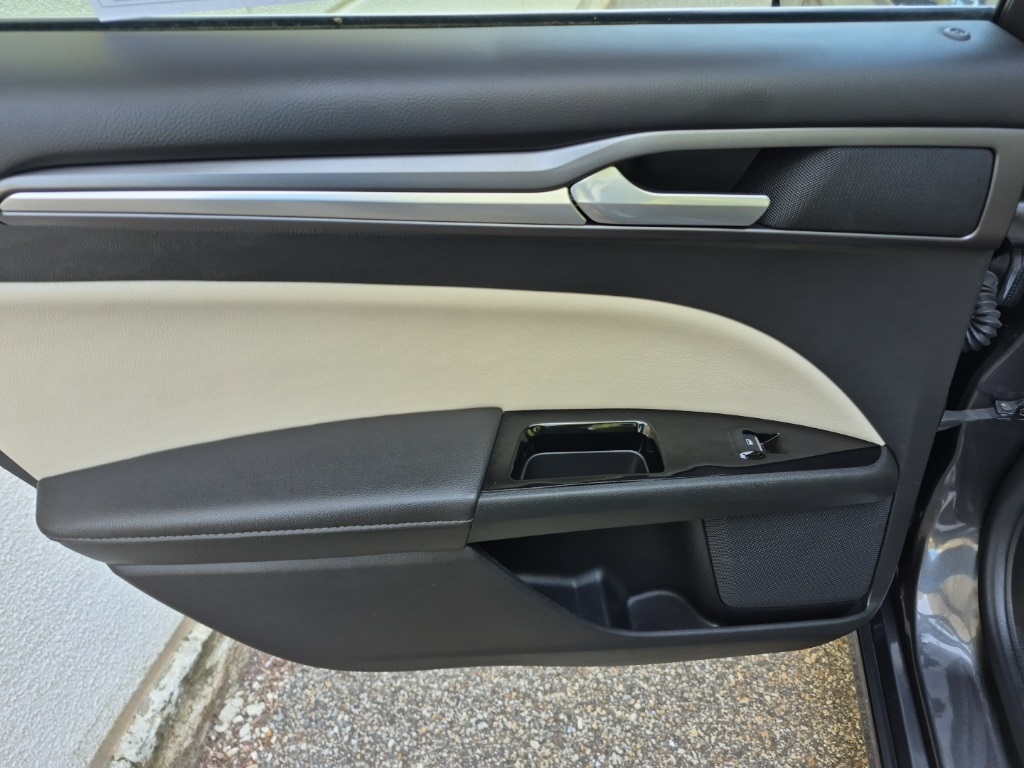 2016 Ford Fusion Titanium photo 10