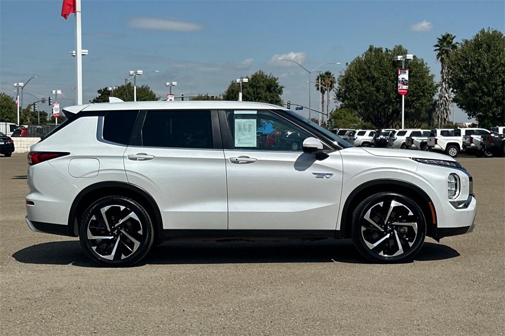 2023 Mitsubishi Outlander PHEV SE photo 3