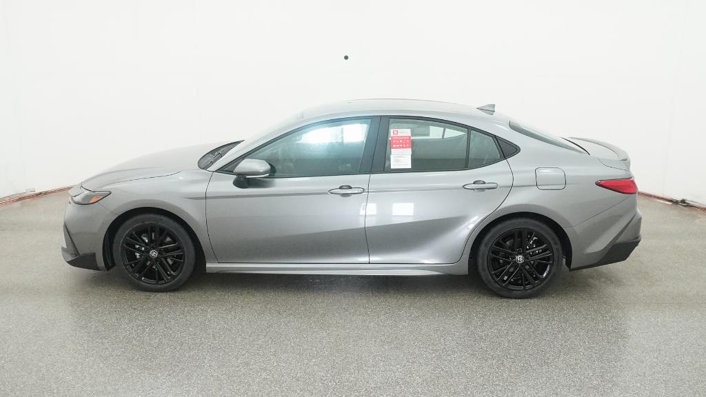 2025 Toyota Camry SE photo 7