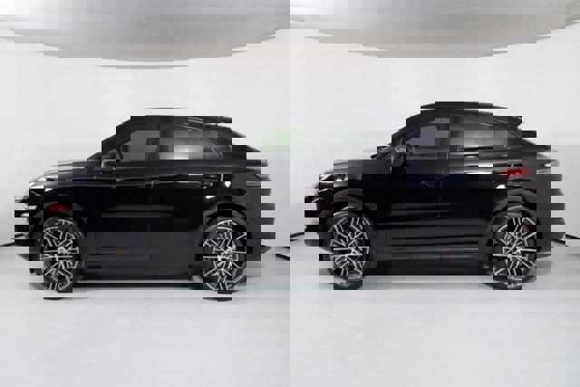 2021 Porsche Cayenne Coupe photo 3