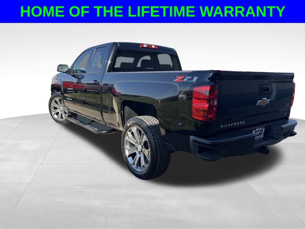 2019 Chevrolet Silverado 1500 LT photo 3