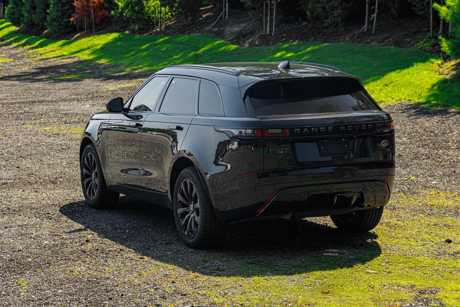 2020 Land Rover Range Rover Velar P250 R-Dynamic S photo 2