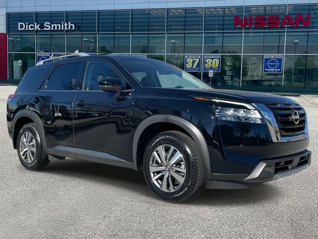 2023 Nissan Pathfinder SL's photo