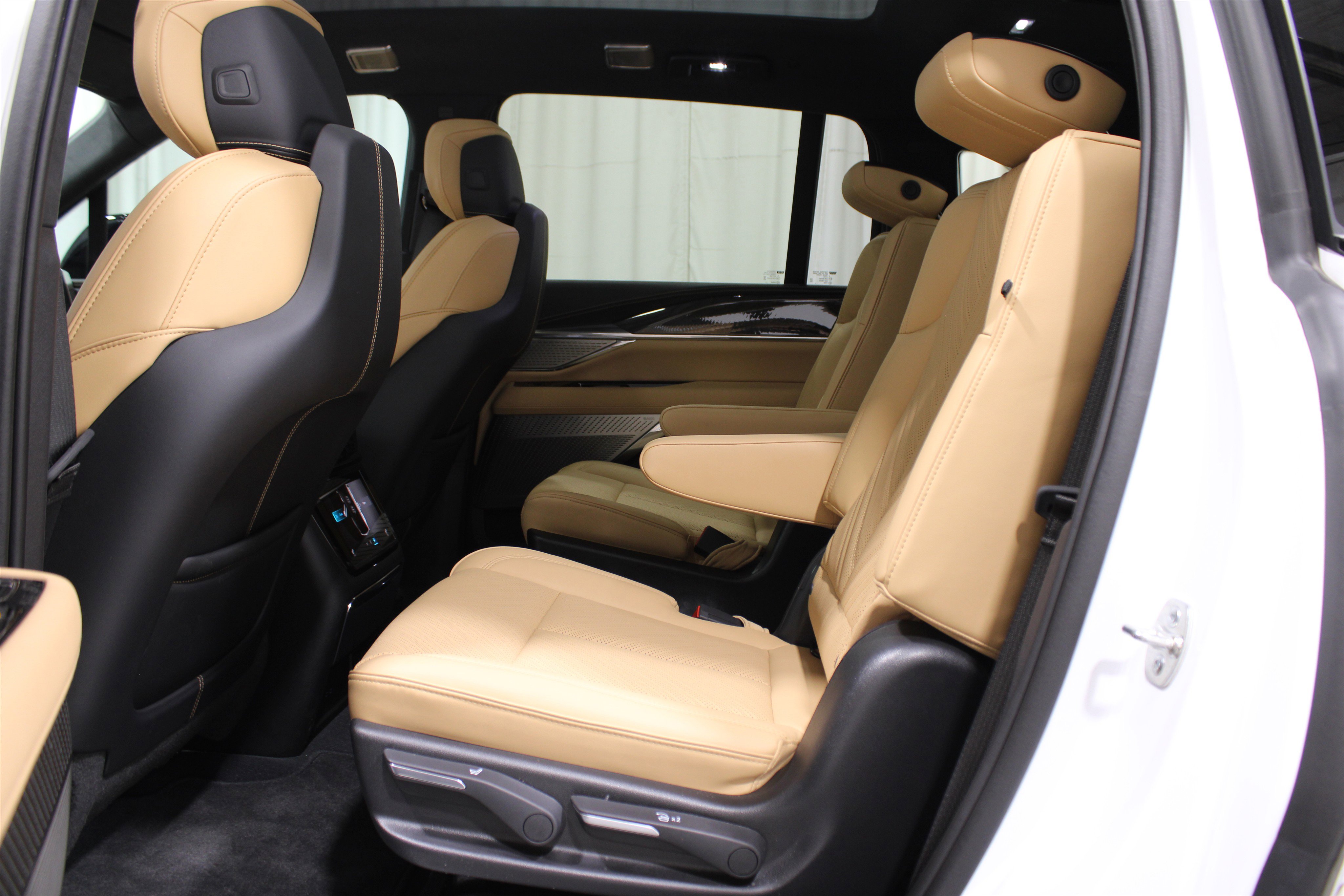 2025 Cadillac Escalade IQ Luxury photo 25