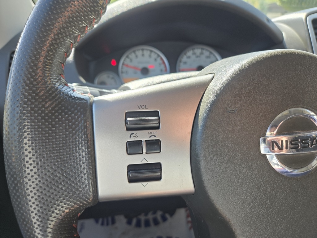 2012 Nissan Frontier PRO-4X photo 11
