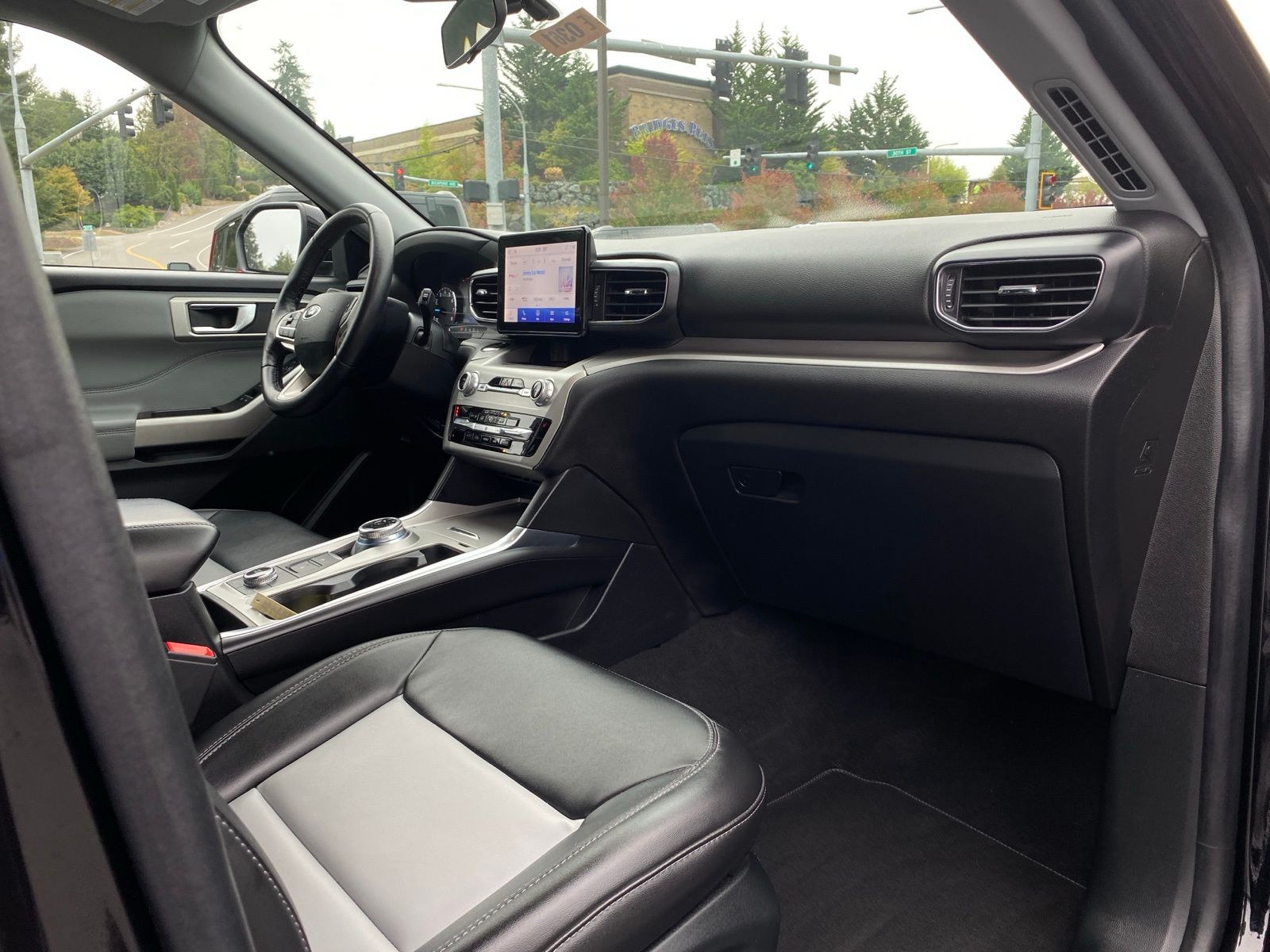 2022 Ford Explorer XLT photo 14