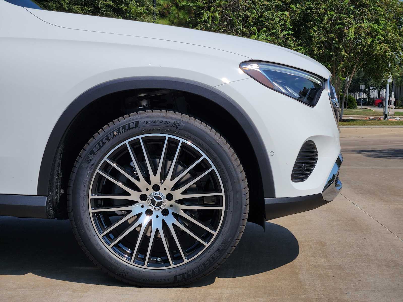2026 Mercedes Benz GLC 300 4MATIC photo 4