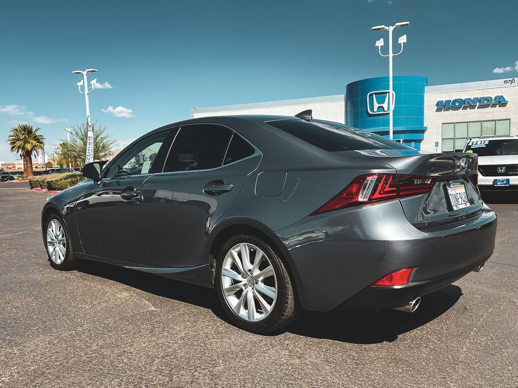 2016 Lexus IS 200t photo 9