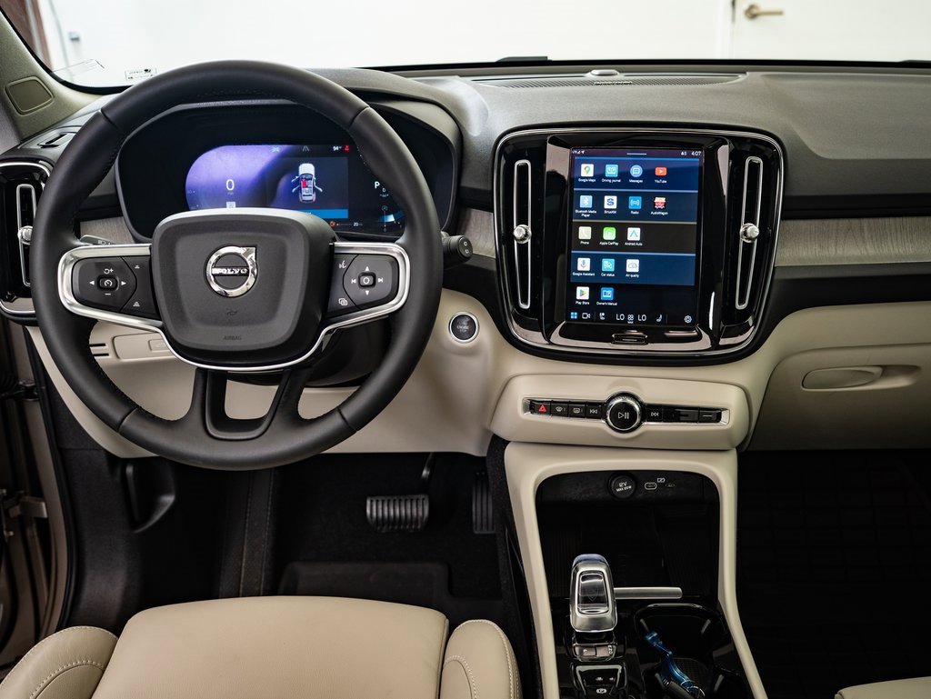 2024 Volvo XC40 Plus photo 27