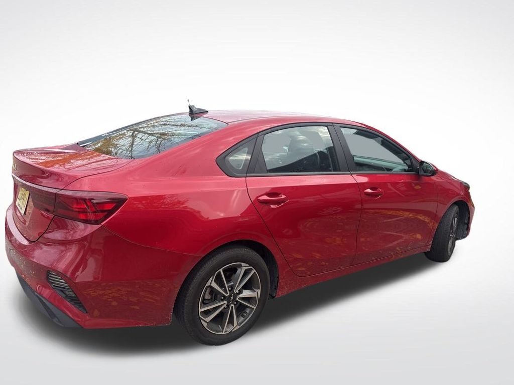 2023 Kia Forte LXS photo 4