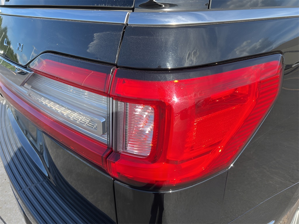 2021 Lincoln Navigator Standard photo 11