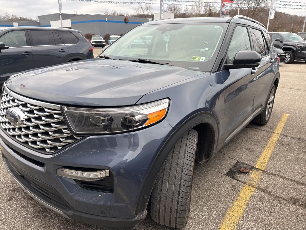 2021 Ford Explorer Platinum's photo