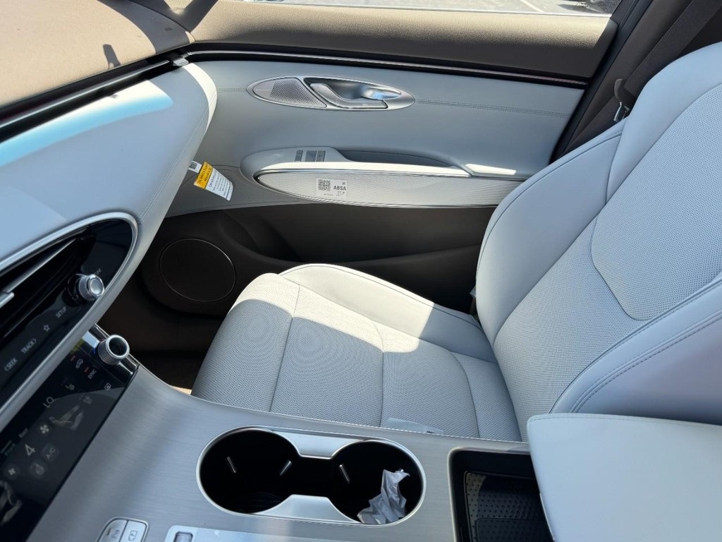 2026 Genesis GV70 2.5T Advanced photo 9