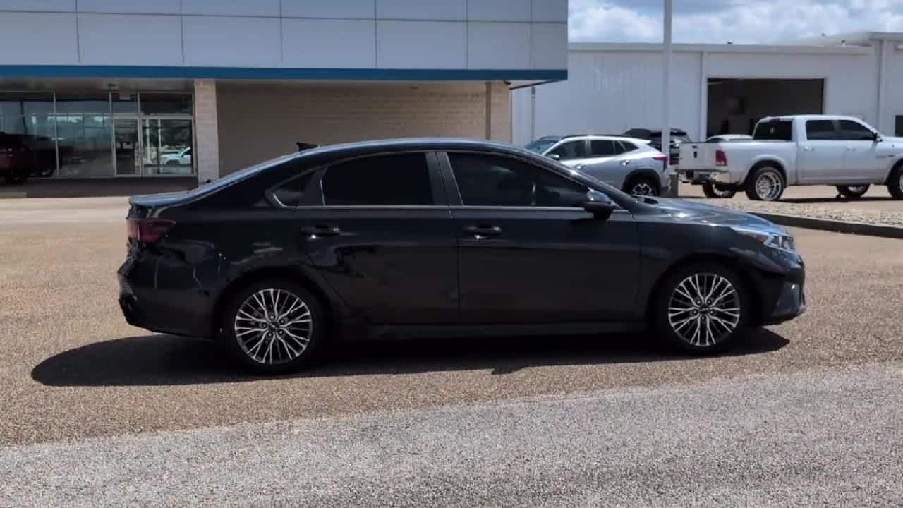 2022 Kia Forte GT-Line photo 9