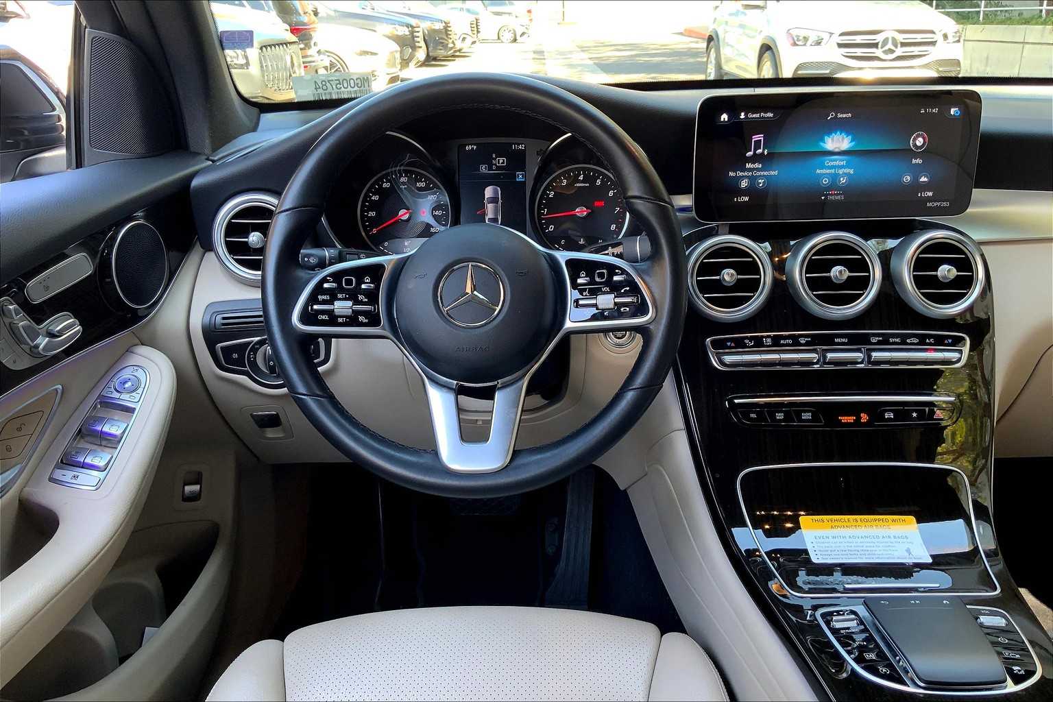 2021 Mercedes Benz GLC 300 photo 5