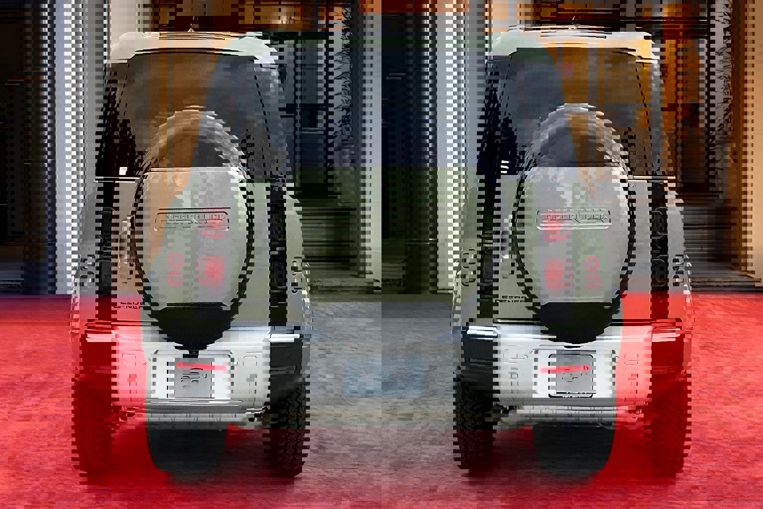 2025 Land Rover Defender 110 S photo 4