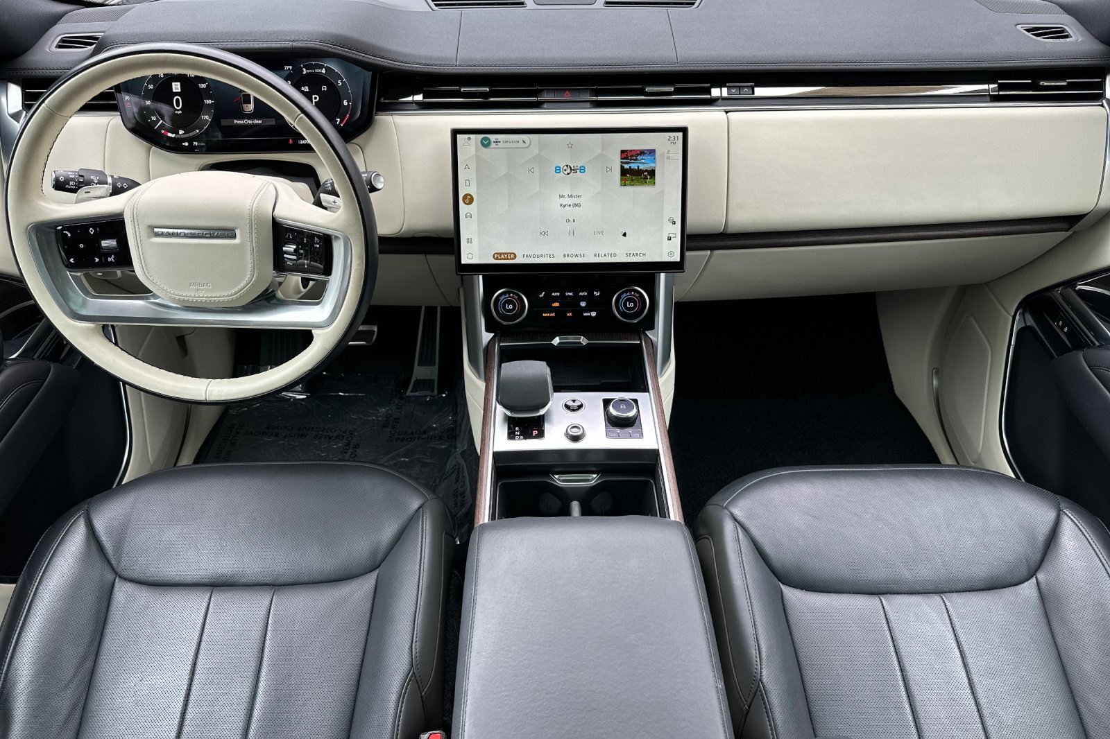 2023 Land Rover Range Rover SE photo 22