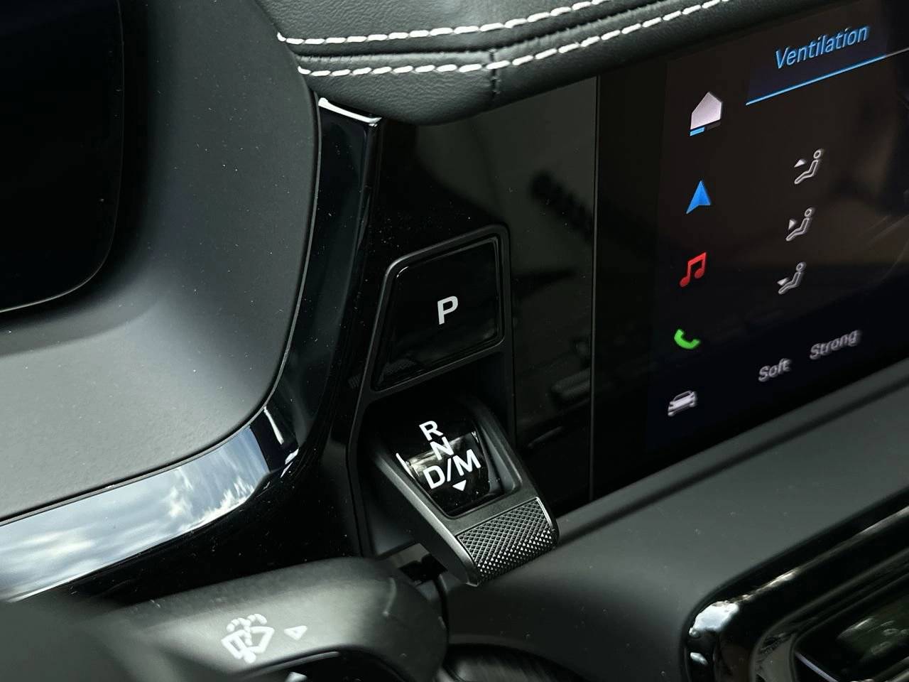2025 Porsche Panamera E-Hybrid 4 photo 24