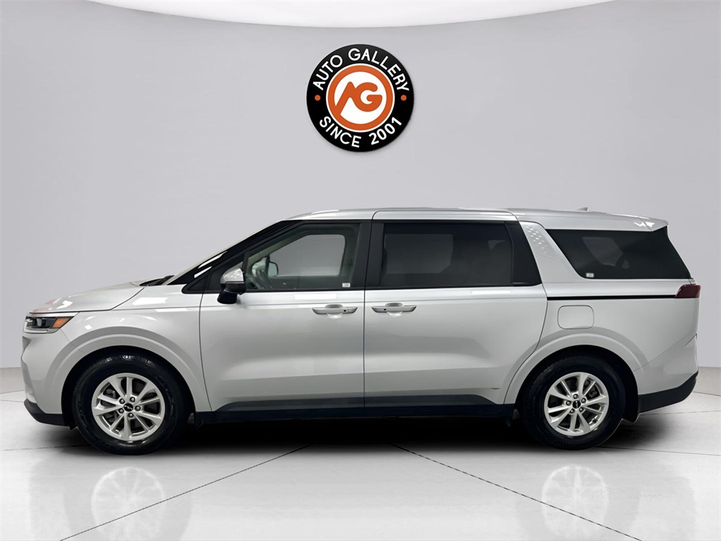 2023 Kia Carnival LX photo 4