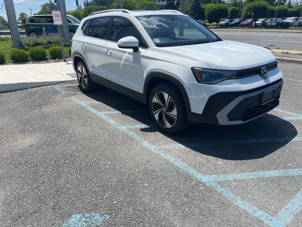 2025 Volkswagen Taos SE photo 12