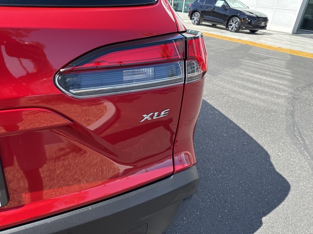 2024 Toyota Corolla Cross XLE photo 8